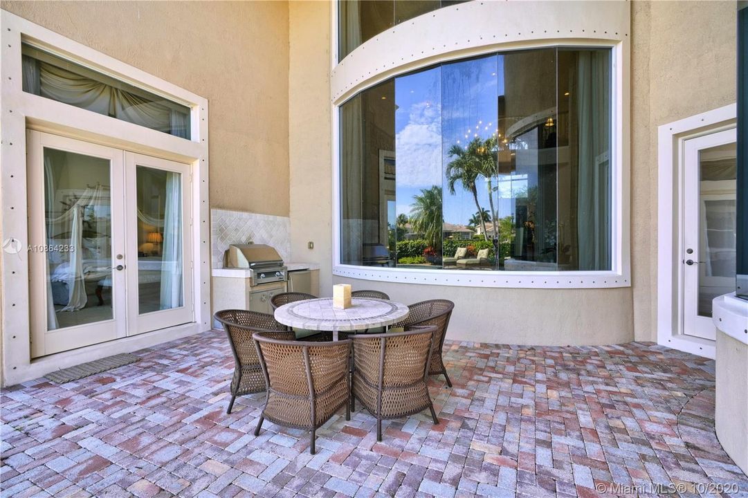 Recently Sold: $1,845,000 (5 beds, 6 baths, 5360 Square Feet)