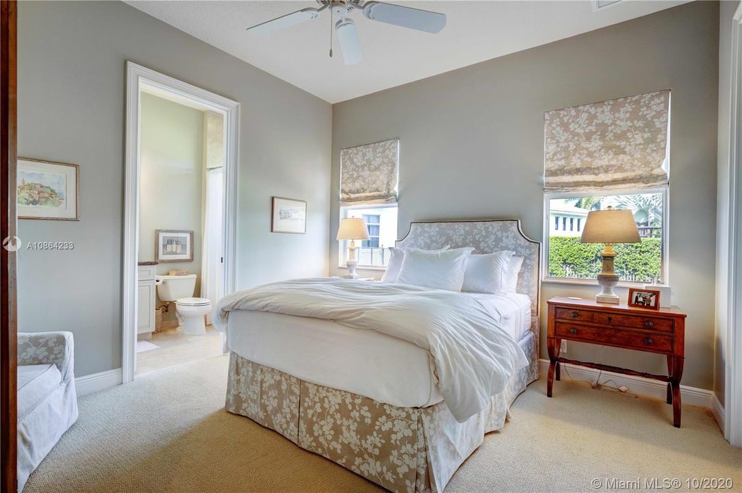 Recently Sold: $1,845,000 (5 beds, 6 baths, 5360 Square Feet)