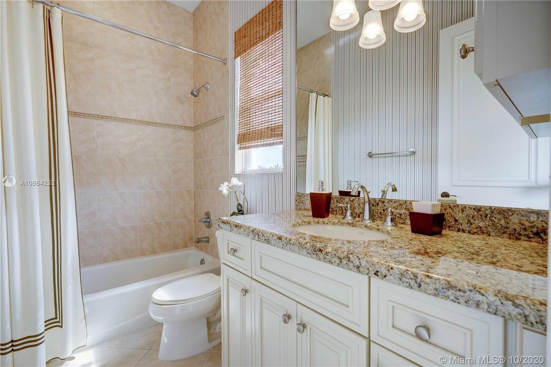 Recently Sold: $1,845,000 (5 beds, 6 baths, 5360 Square Feet)