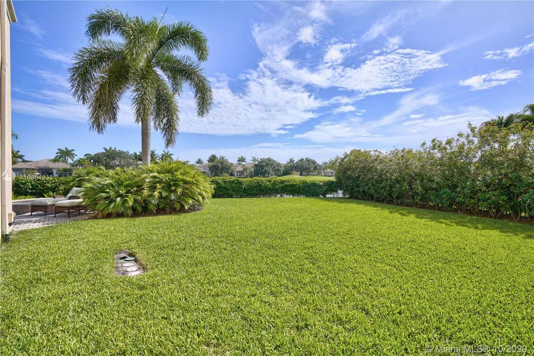 Recently Sold: $1,845,000 (5 beds, 6 baths, 5360 Square Feet)