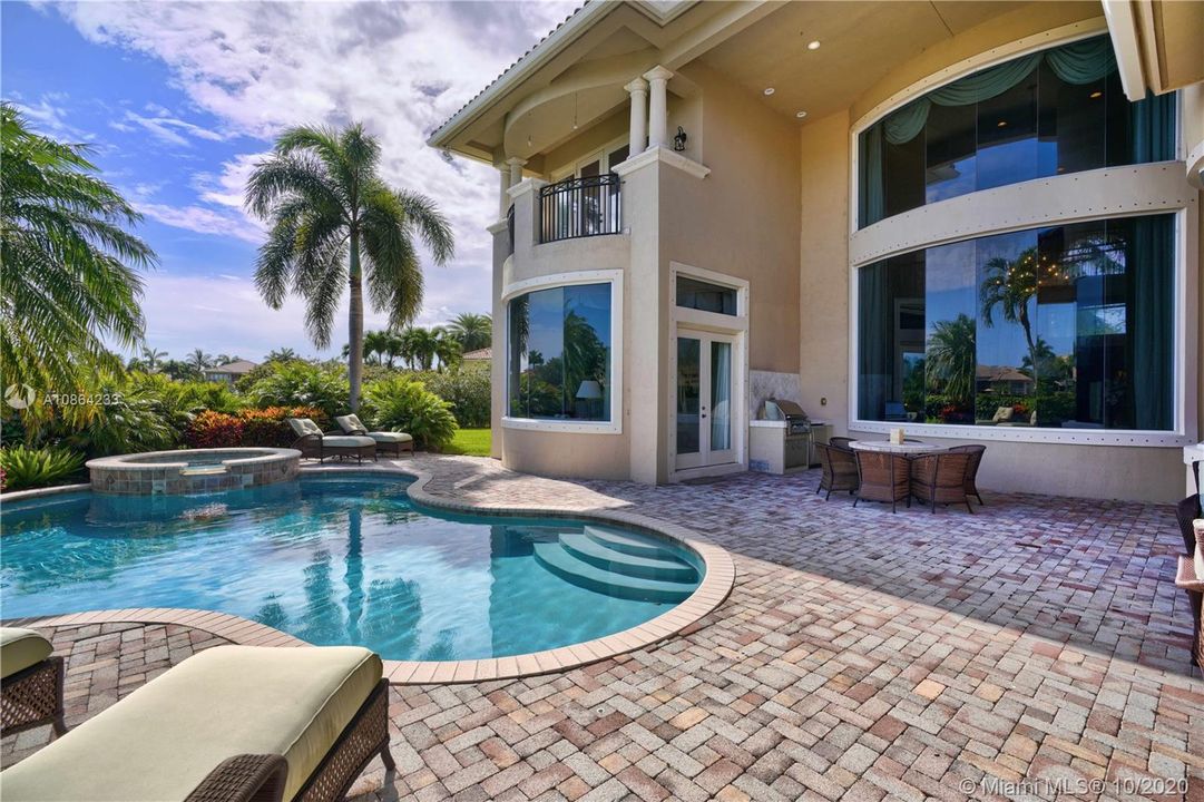 Recently Sold: $1,845,000 (5 beds, 6 baths, 5360 Square Feet)