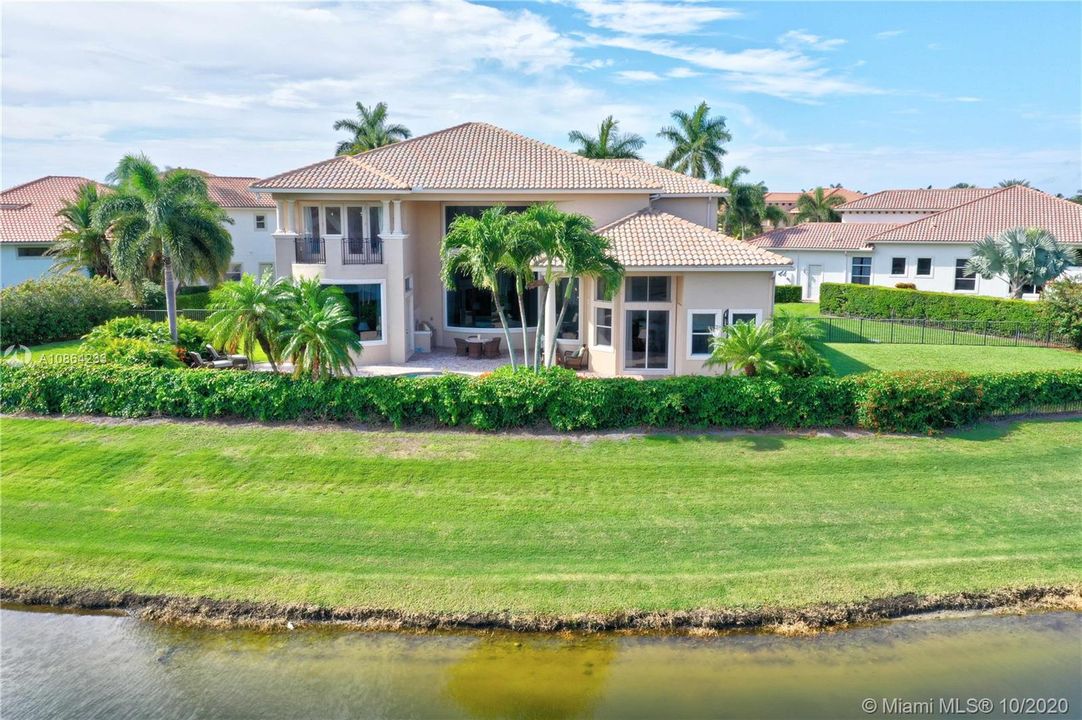 Recently Sold: $1,845,000 (5 beds, 6 baths, 5360 Square Feet)