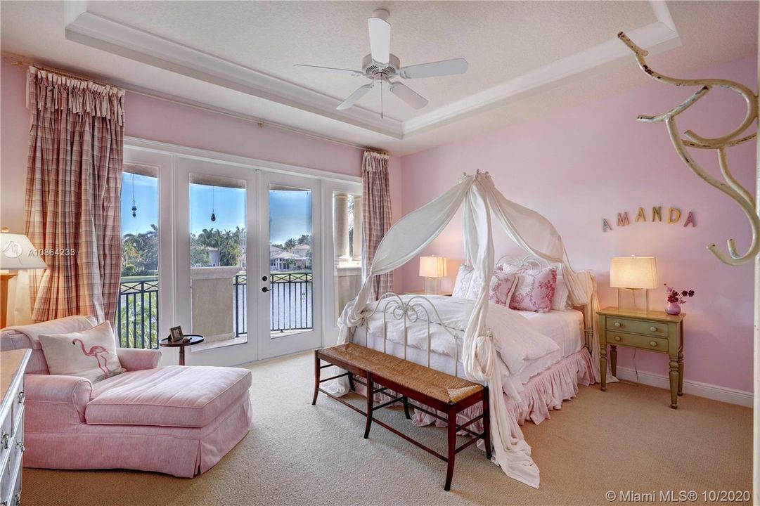 Recently Sold: $1,845,000 (5 beds, 6 baths, 5360 Square Feet)