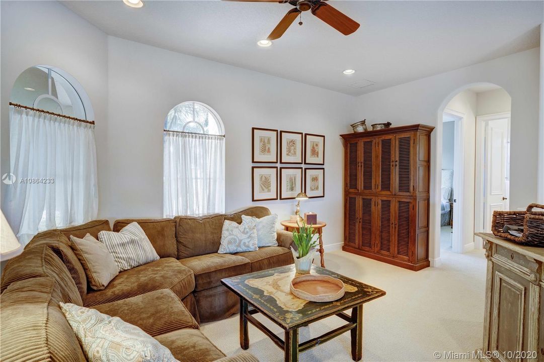 Recently Sold: $1,845,000 (5 beds, 6 baths, 5360 Square Feet)