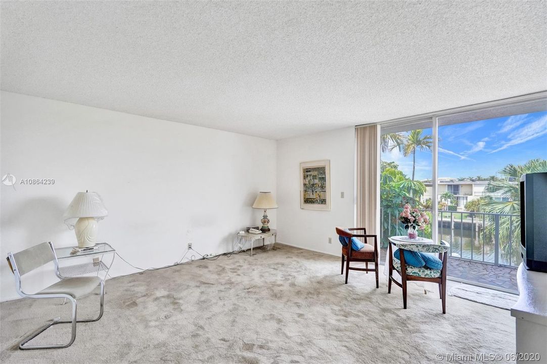 Recently Sold: $415,000 (3 beds, 2 baths, 1804 Square Feet)