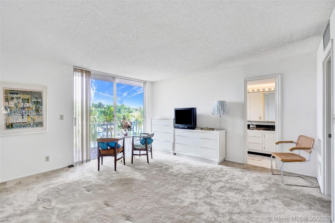 Recently Sold: $415,000 (3 beds, 2 baths, 1804 Square Feet)