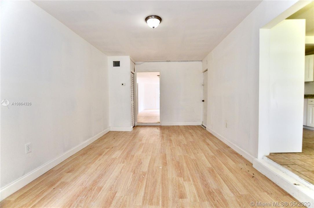 Recently Sold: $339,900 (4 beds, 3 baths, 1912 Square Feet)