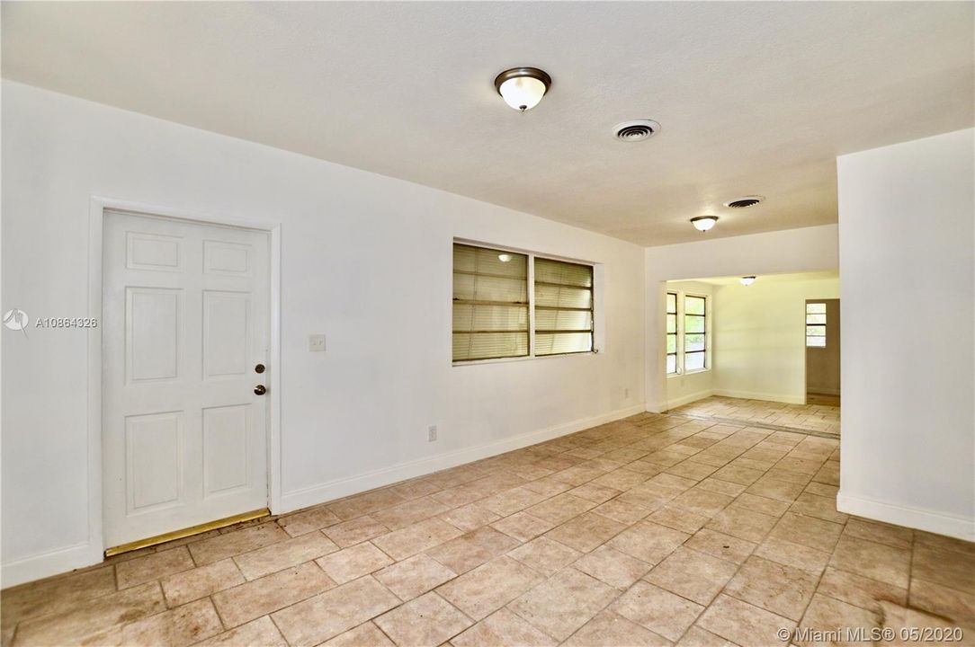 Recently Sold: $339,900 (4 beds, 3 baths, 1912 Square Feet)