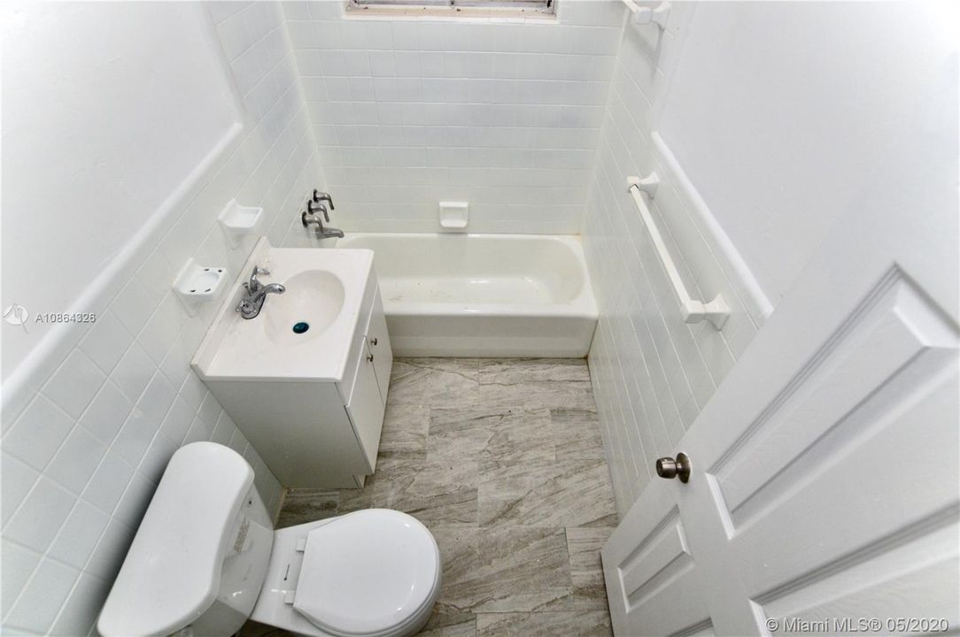 Recently Sold: $339,900 (4 beds, 3 baths, 1912 Square Feet)