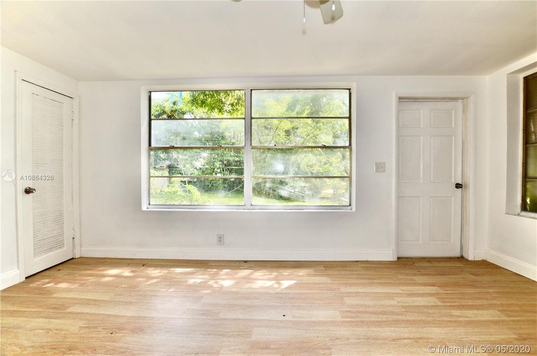 Recently Sold: $339,900 (4 beds, 3 baths, 1912 Square Feet)