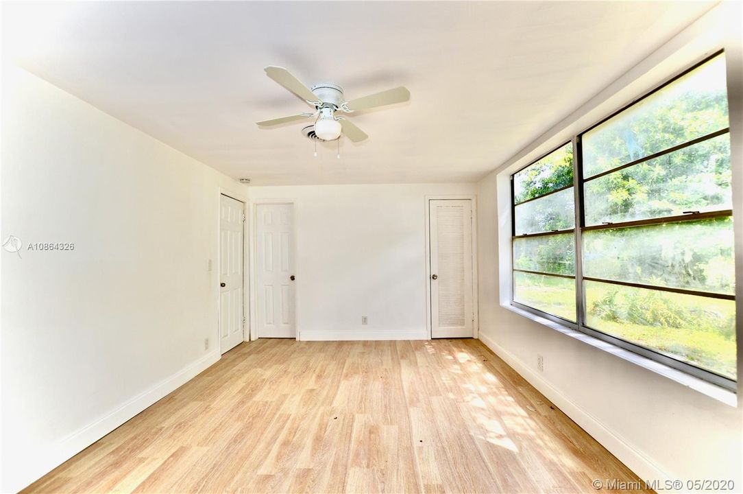 Recently Sold: $339,900 (4 beds, 3 baths, 1912 Square Feet)
