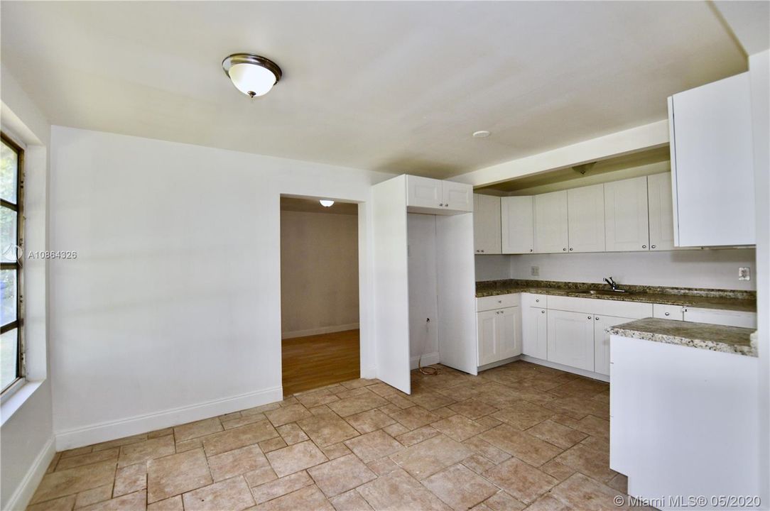 Recently Sold: $339,900 (4 beds, 3 baths, 1912 Square Feet)