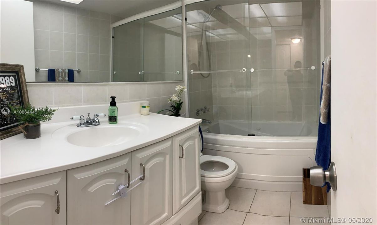 Vendido Recientemente: $169,999 (2 camas, 2 baños, 1170 Pies cuadrados)
