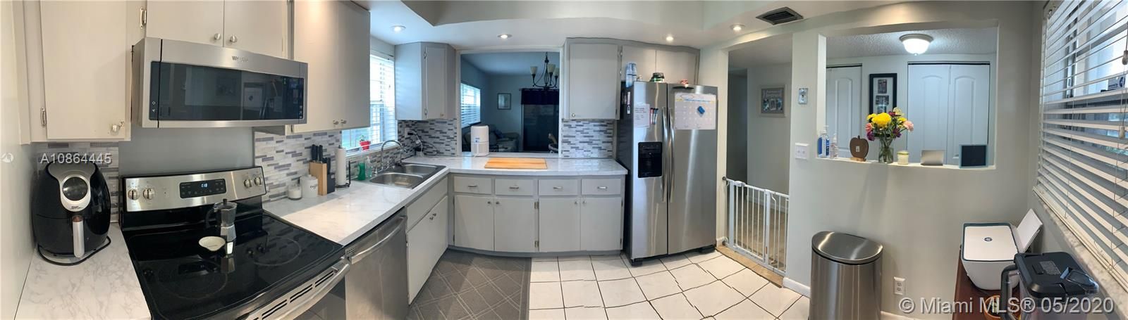 Vendido Recientemente: $169,999 (2 camas, 2 baños, 1170 Pies cuadrados)