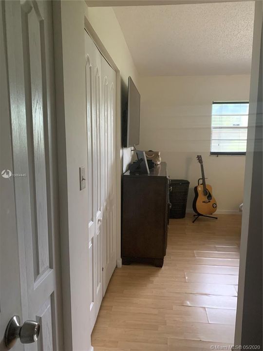 Vendido Recientemente: $169,999 (2 camas, 2 baños, 1170 Pies cuadrados)