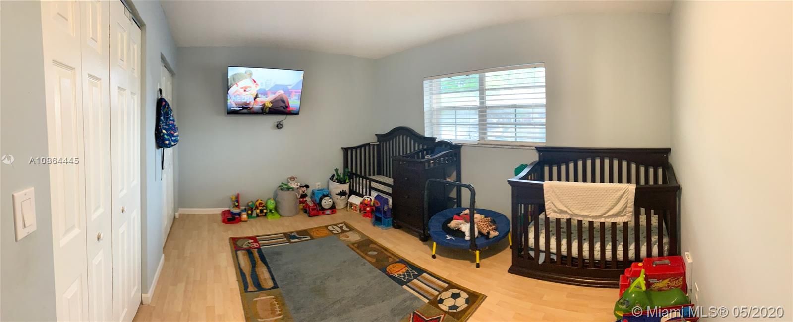 Vendido Recientemente: $169,999 (2 camas, 2 baños, 1170 Pies cuadrados)