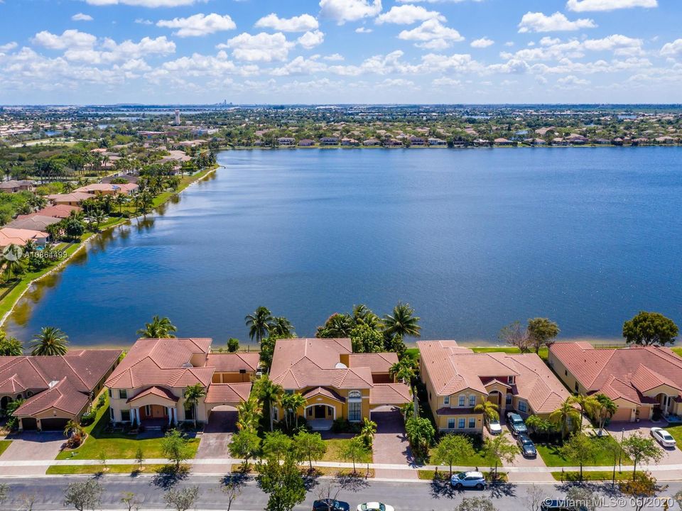 Recently Rented: $4,600 (5 beds, 5 baths, 4295 Square Feet)