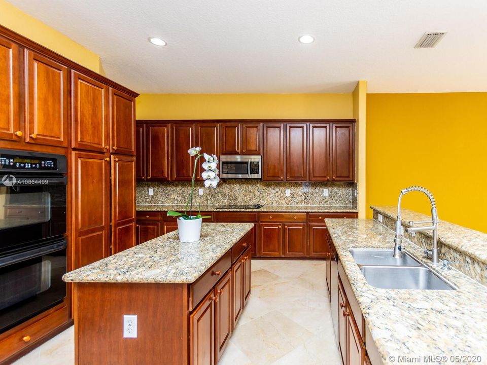 Recently Rented: $4,600 (5 beds, 5 baths, 4295 Square Feet)