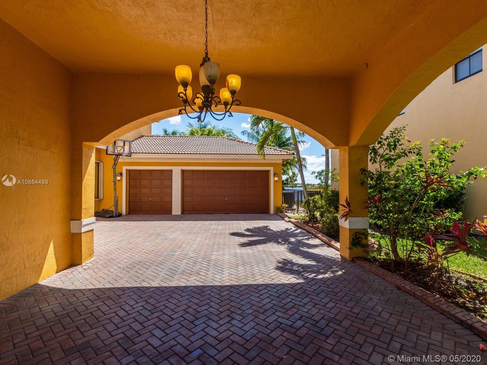 Recently Rented: $4,600 (5 beds, 5 baths, 4295 Square Feet)