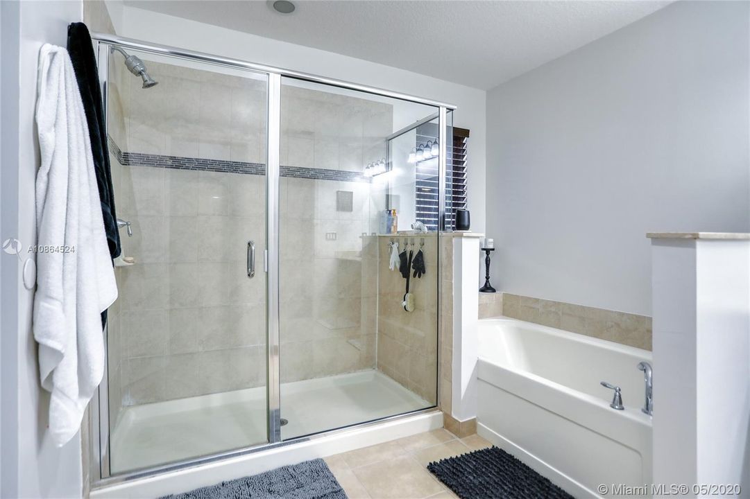 Vendido Recientemente: $495,000 (5 camas, 3 baños, 2837 Pies cuadrados)