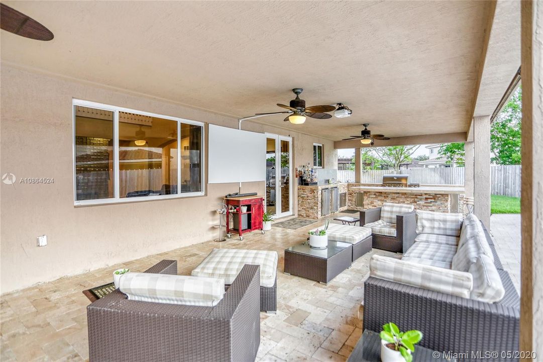 Vendido Recientemente: $495,000 (5 camas, 3 baños, 2837 Pies cuadrados)