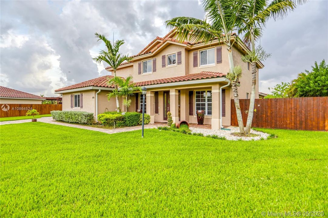 Vendido Recientemente: $495,000 (5 camas, 3 baños, 2837 Pies cuadrados)