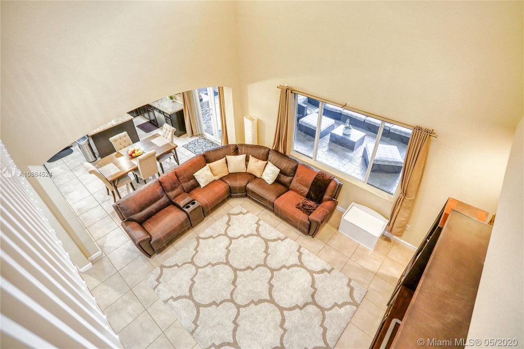 Vendido Recientemente: $495,000 (5 camas, 3 baños, 2837 Pies cuadrados)