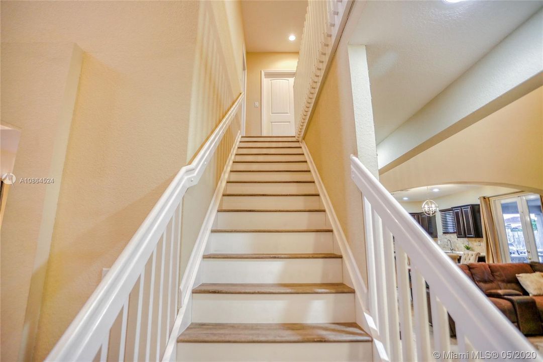 Vendido Recientemente: $495,000 (5 camas, 3 baños, 2837 Pies cuadrados)