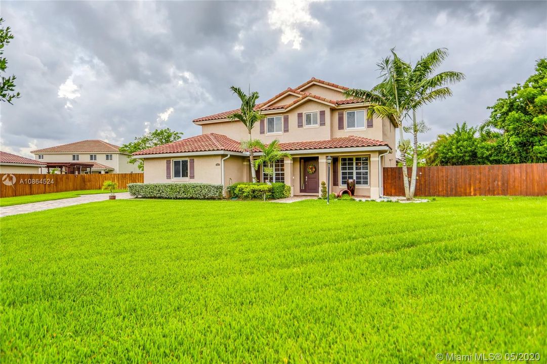 Vendido Recientemente: $495,000 (5 camas, 3 baños, 2837 Pies cuadrados)