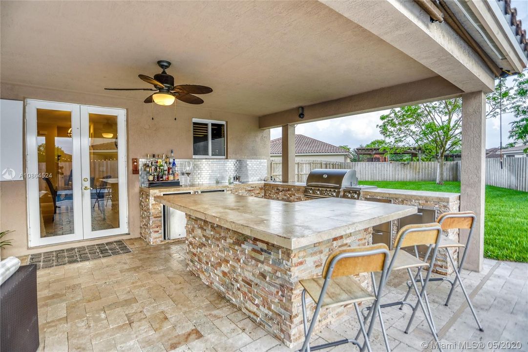Vendido Recientemente: $495,000 (5 camas, 3 baños, 2837 Pies cuadrados)
