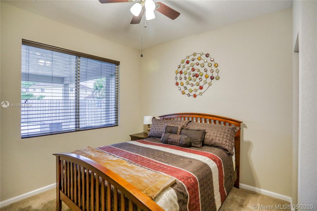 Vendido Recientemente: $495,000 (5 camas, 3 baños, 2837 Pies cuadrados)