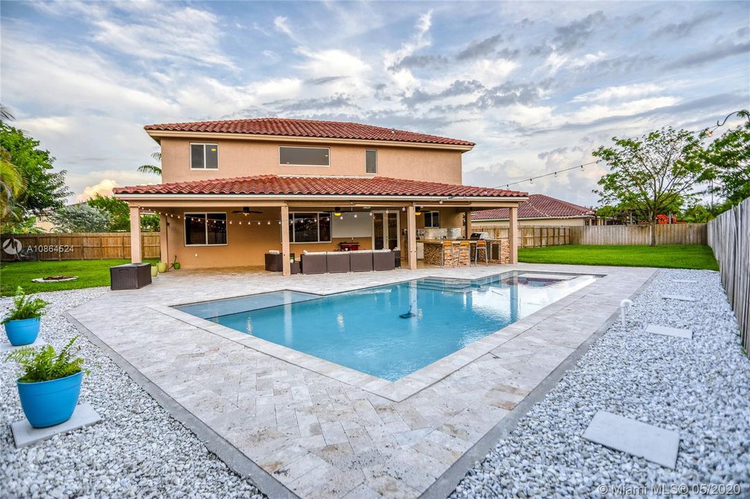 Vendido Recientemente: $495,000 (5 camas, 3 baños, 2837 Pies cuadrados)