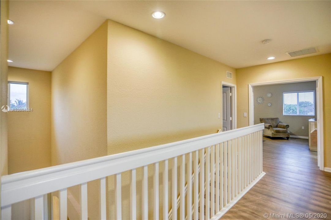 Vendido Recientemente: $495,000 (5 camas, 3 baños, 2837 Pies cuadrados)