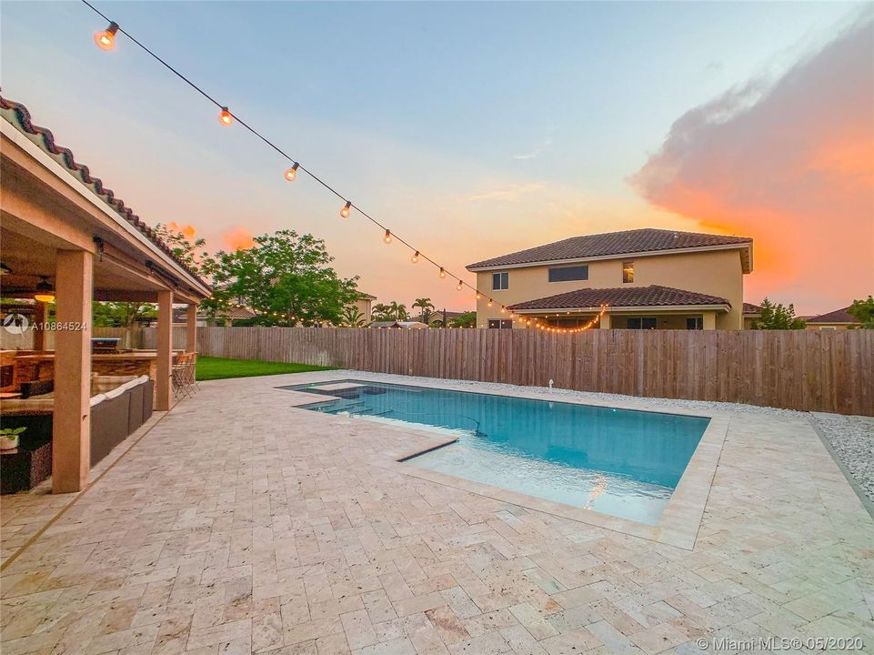 Vendido Recientemente: $495,000 (5 camas, 3 baños, 2837 Pies cuadrados)