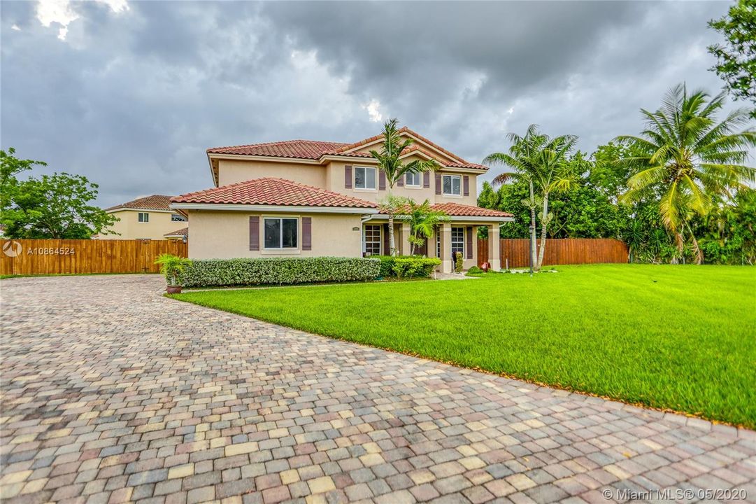 Vendido Recientemente: $495,000 (5 camas, 3 baños, 2837 Pies cuadrados)