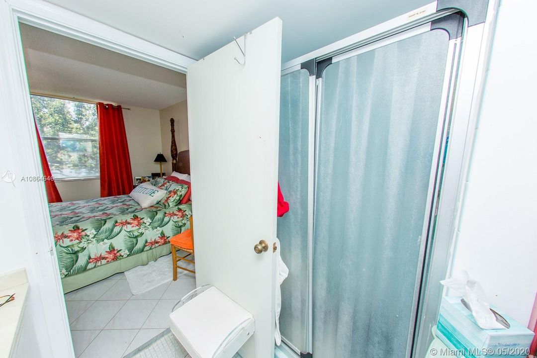 最近售出: $99,900 (2 贝兹, 2 浴室, 1060 平方英尺)