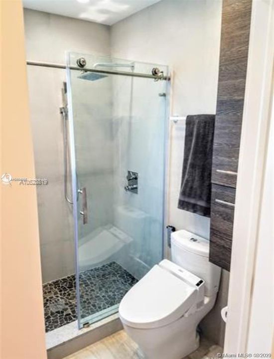 Recently Sold: $425,000 (2 beds, 1 baths, 1211 Square Feet)