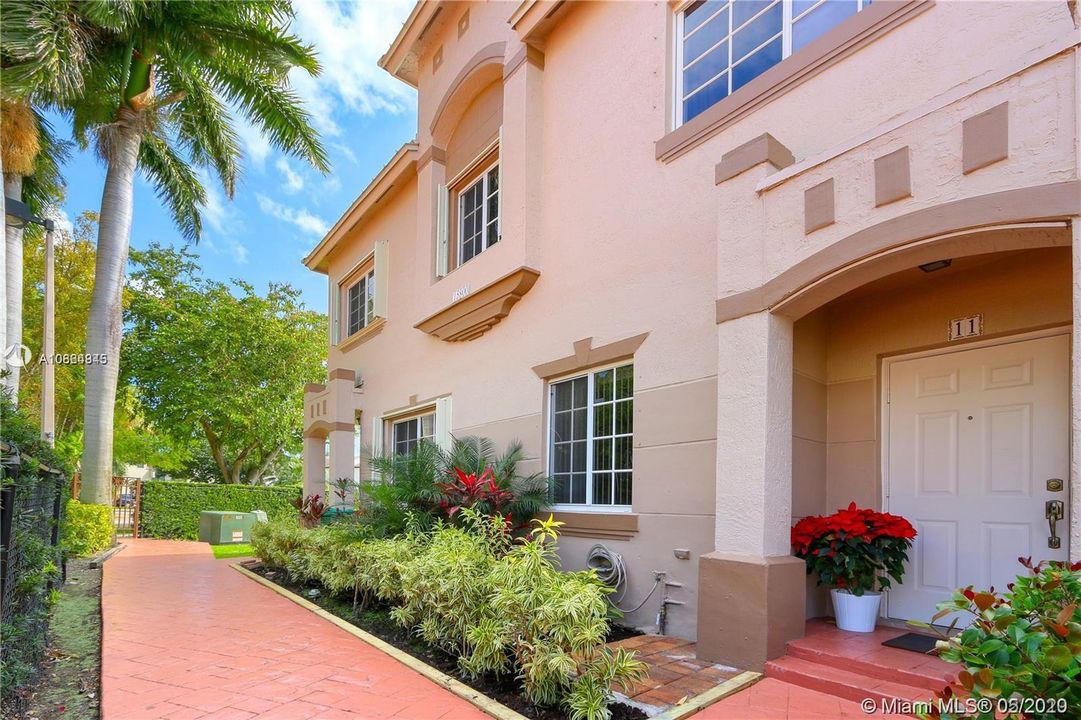 Recientemente alquilado: $1,950 (3 camas, 2 baños, 1370 Pies cuadrados)