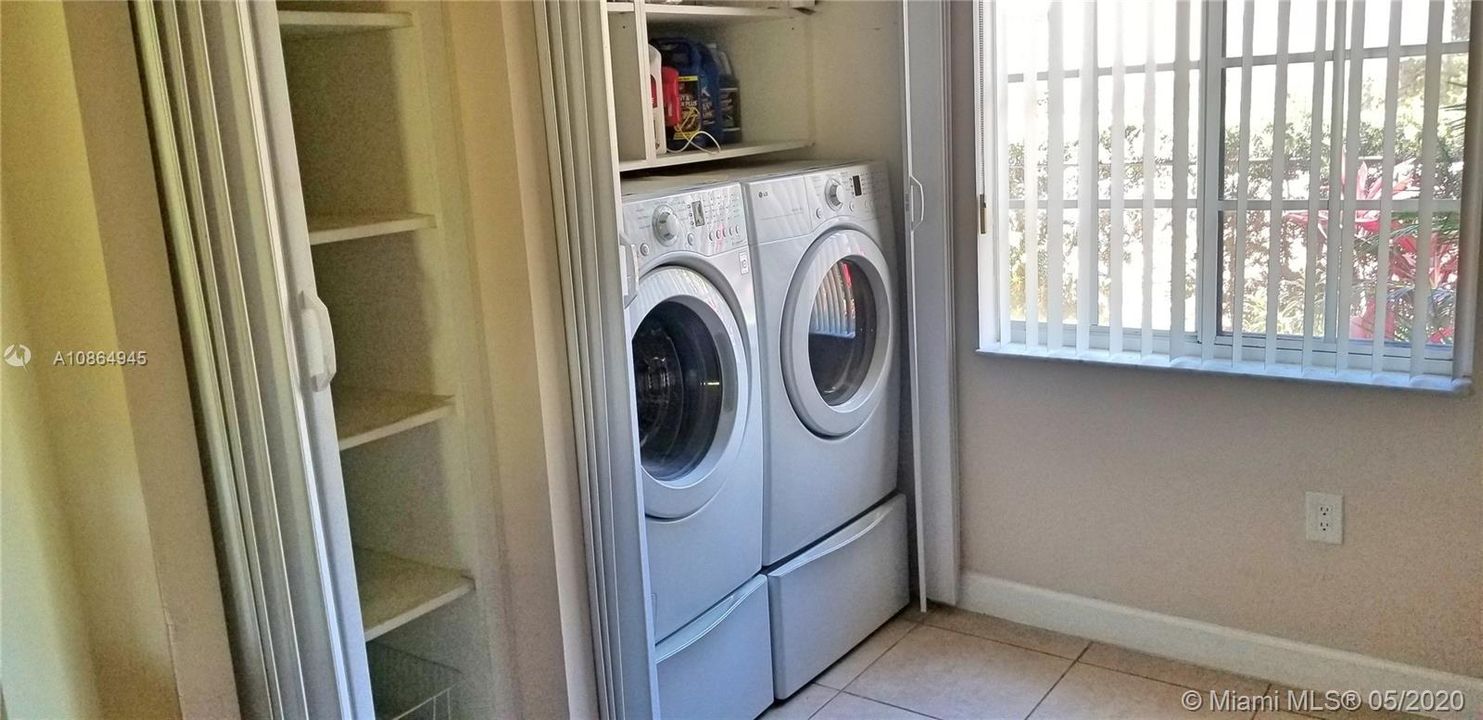 Recientemente alquilado: $1,950 (3 camas, 2 baños, 1370 Pies cuadrados)