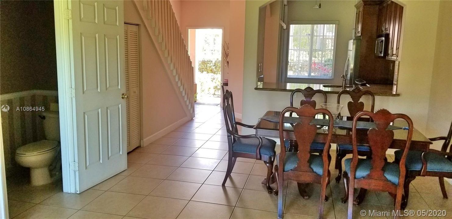 Recientemente alquilado: $1,950 (3 camas, 2 baños, 1370 Pies cuadrados)