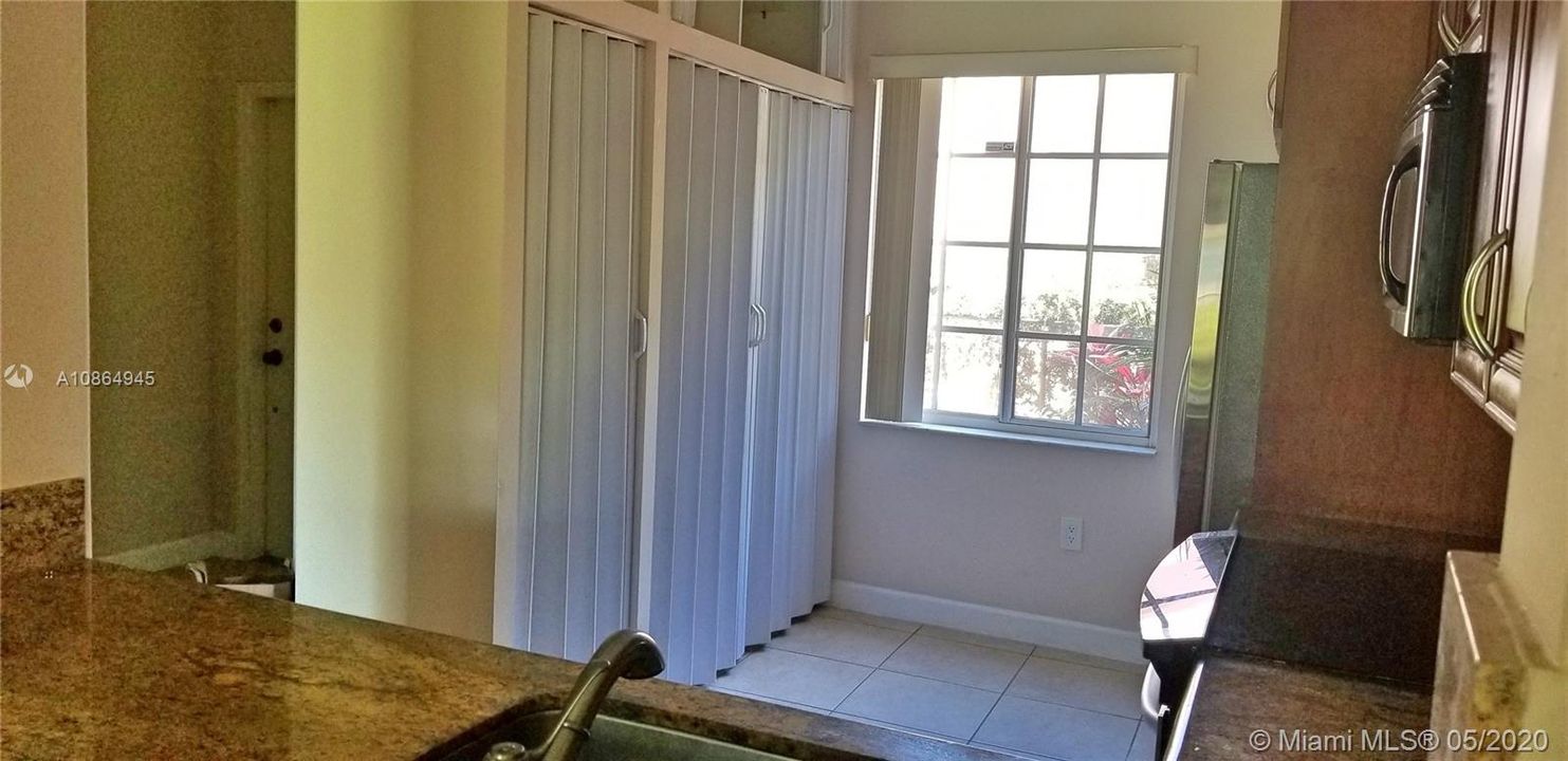 Recientemente alquilado: $1,950 (3 camas, 2 baños, 1370 Pies cuadrados)