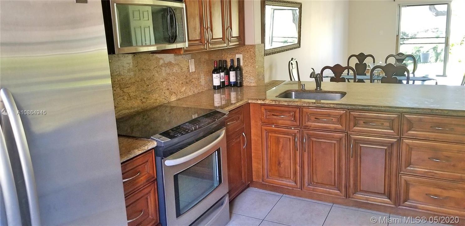 Recientemente alquilado: $1,950 (3 camas, 2 baños, 1370 Pies cuadrados)