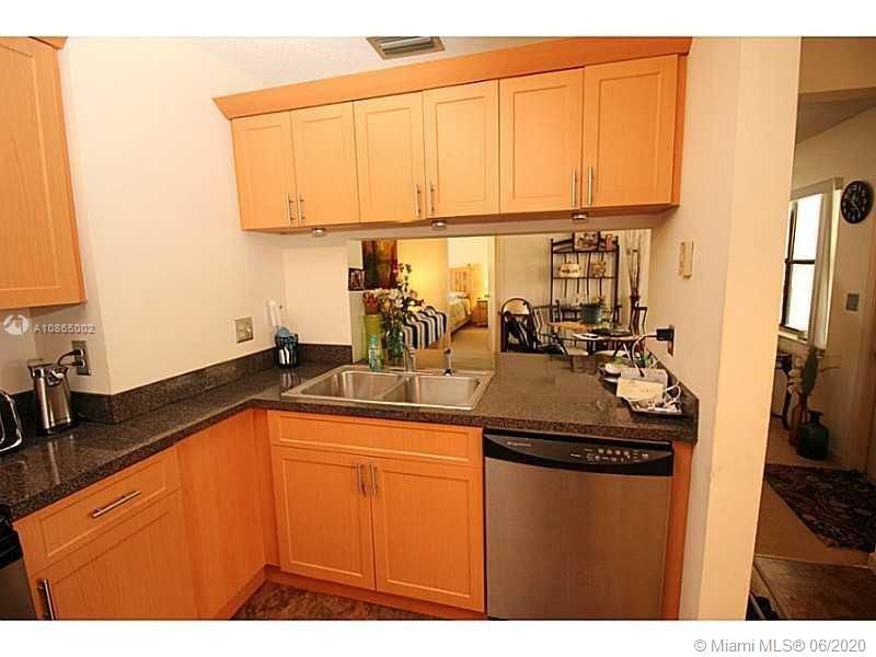 Vendido Recientemente: $125,000 (2 camas, 2 baños, 850 Pies cuadrados)