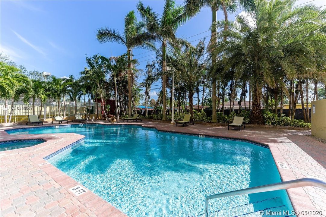 Recently Sold: $225,000 (1 beds, 1 baths, 594 Square Feet)