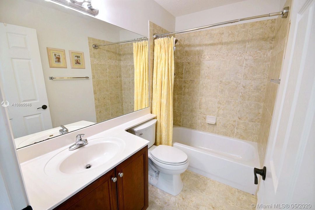 Недавно продано: $365,000 (4 спален, 2 ванн, 2046 Квадратных фут)