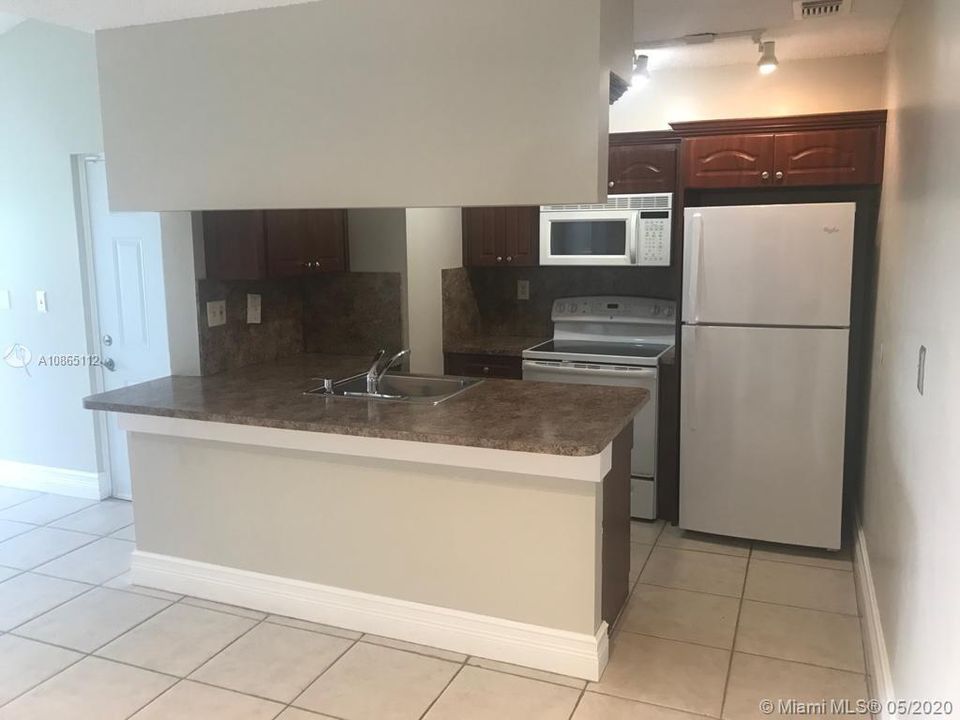 Recently Rented: $1,275 (1 beds, 1 baths, 647 Square Feet)