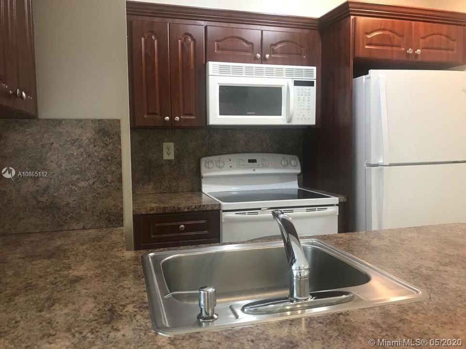 Recently Rented: $1,275 (1 beds, 1 baths, 647 Square Feet)