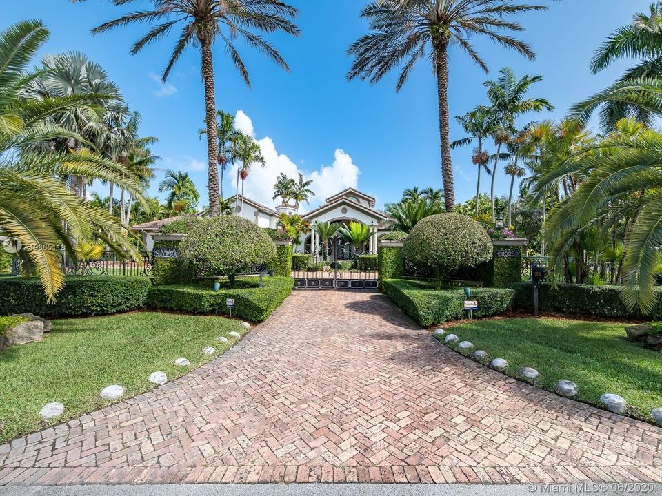 Recently Rented: $13,000 (6 beds, 6 baths, 4917 Square Feet)