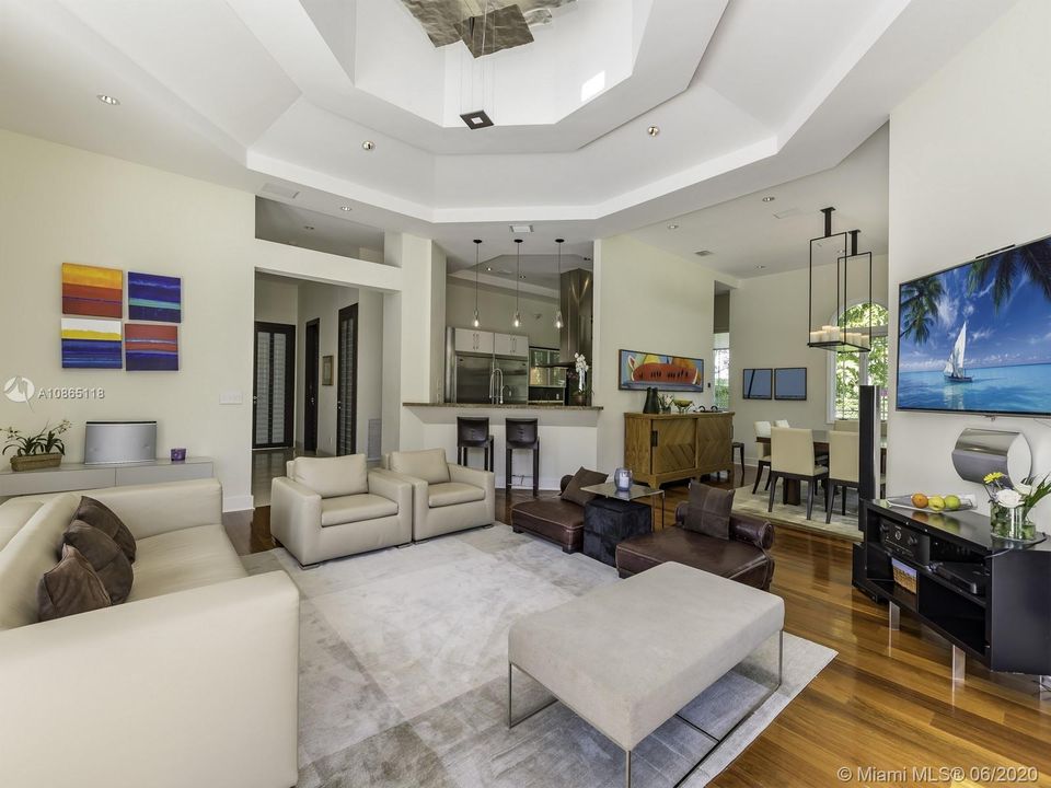 Recently Rented: $13,000 (6 beds, 6 baths, 4917 Square Feet)