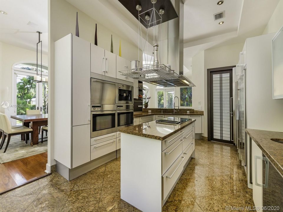 Recently Rented: $13,000 (6 beds, 6 baths, 4917 Square Feet)